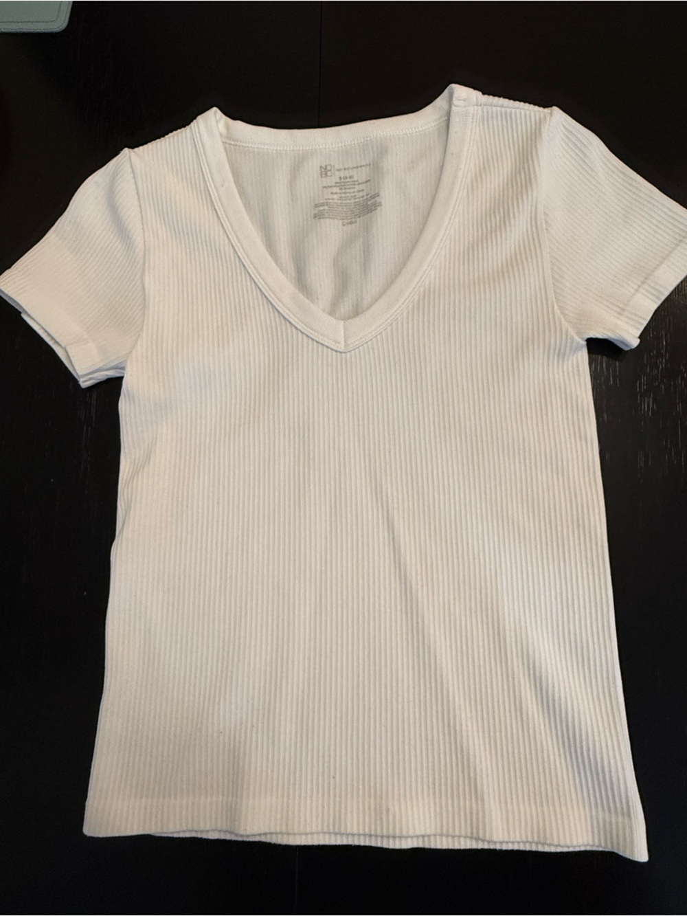 No Boundaries women’s white V-neck ribbed knit tee size small NWOT